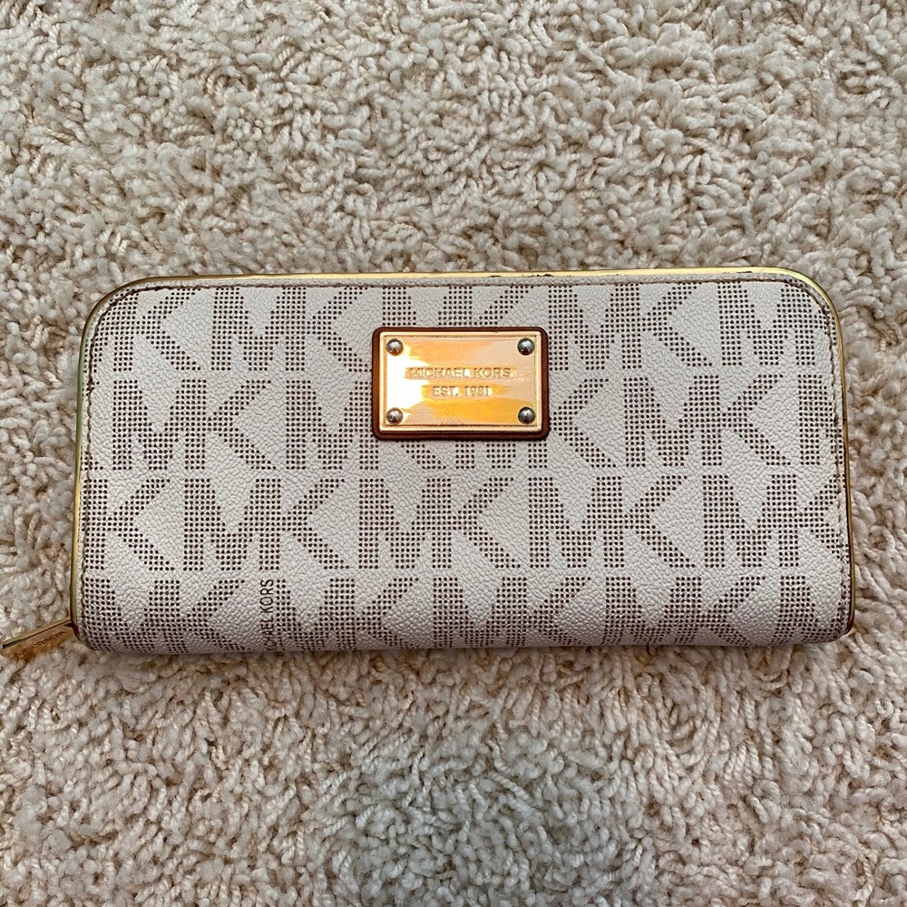 Michael Kors Wallet (AUTHENTIC)
